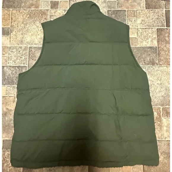 Carhartt Montana Reversible Insulated Vest with a sherpa fleece lining Size L - Picture 2 of 3